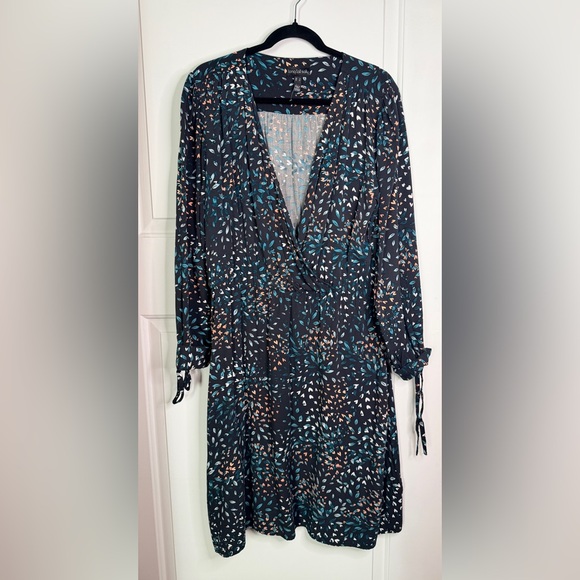 long tall sally Dresses & Skirts - Long Tall Sally Floral Print
Faux Wrap Dress